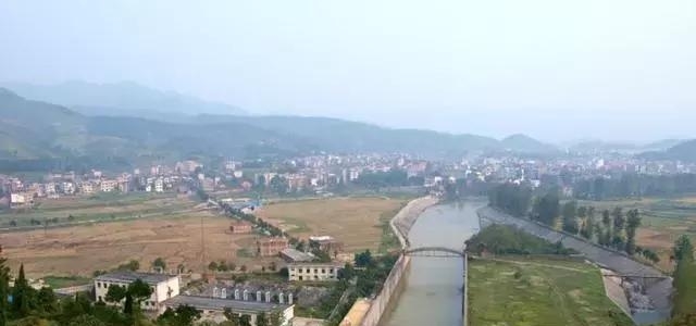 湖南邵阳隆回县最大的镇，曾是老县城所在地，被称为挖金第一镇