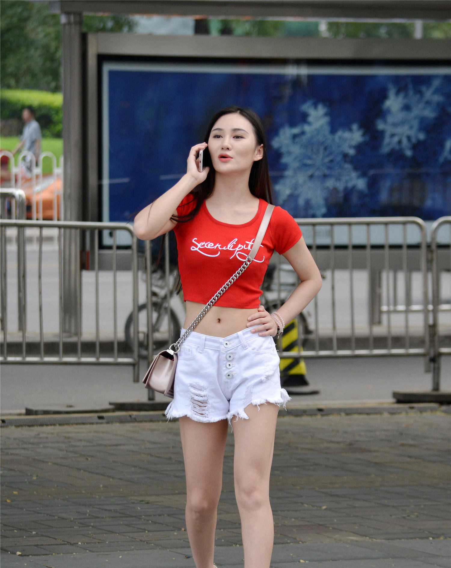 『吊带』高冷气质的小姐姐,吊带长裙的穿搭,魅力十足