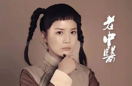 『寄养』悲惨的胡琳娜从小被寄养长大,与母亲丁嘉丽15年只见过两面