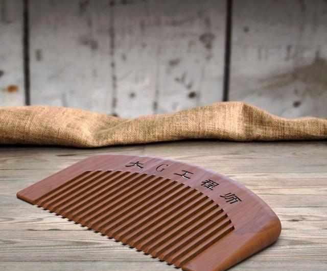  SolidWorks■用SolidWorks画一个木纹梳子，此图简单到只用10步就可画完了