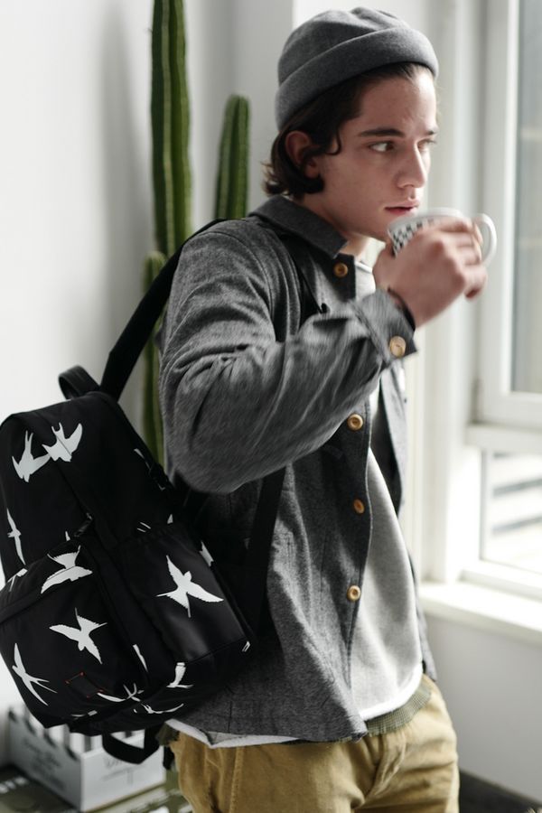 如何通过一个人的背包来判断他是否有趣?