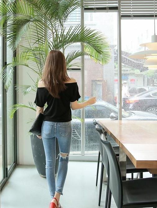 靓丽有型的牛仔裤美女，看起来如此唯美动人