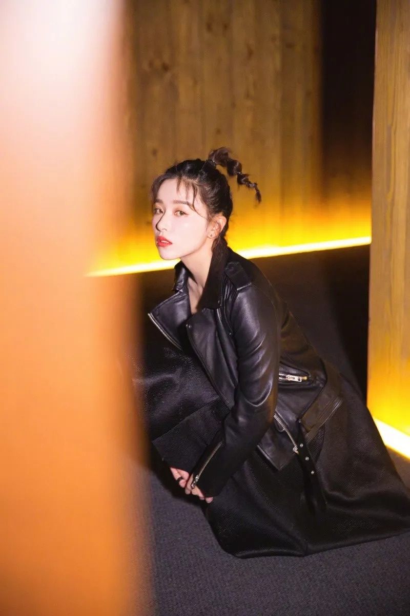 上学被骂狐狸精，跟郑爽闺蜜情遭质疑，分手被网友叫好，你们真的