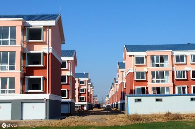 农村宅基地上有老房，或已经倒塌没翻修，结果大不同，也许......