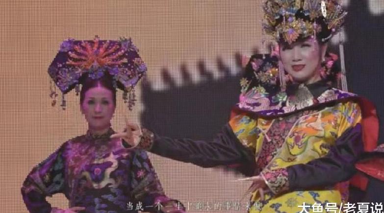 56岁阿姨顽强与病魔抗争 每天化妆穿旗袍 气质优雅美出国际