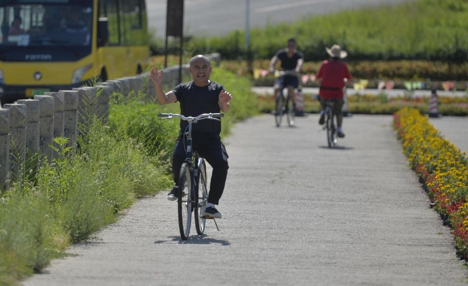 沈阳“怪坡”水往高处流，汽车熄火自动上坡，专家无法解释！