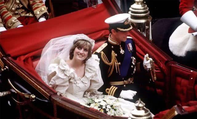 『夏季』世纪婚礼！“童话故事”起源于夏季，“童话故事”里美丽的花朵也绽放于夏季