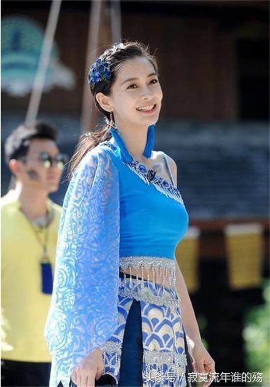 迪丽热巴和杨颖穿民族服装，同样是美人，气质却是天差地别!