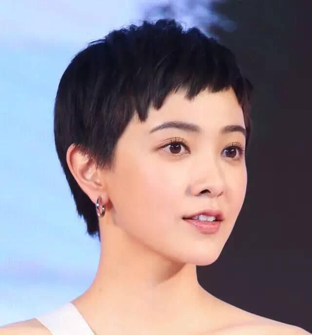  「选择」长着一张“娃娃脸”的你，别再穿大面积公主风单品了，太“装嫩”
