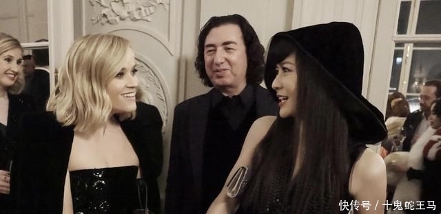  『代表』她是“高级脸”代表,身穿黑色亮闪丝绒连体裤,性感知性御姐范儿