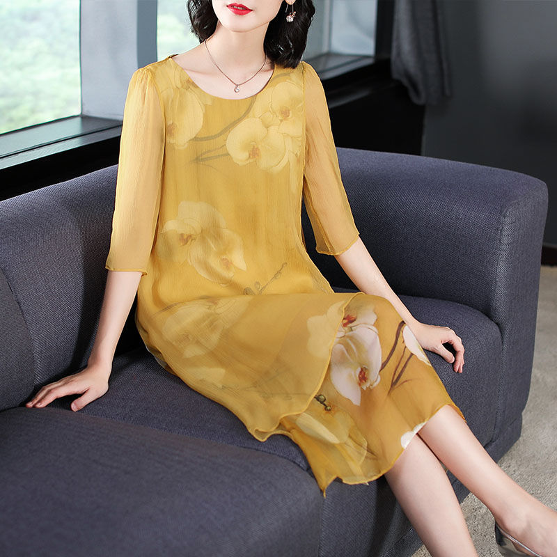 不得不说:头次见到如此美的“秋裙”,提倡34-56岁女人多穿