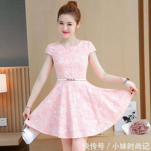 碎花■肤色暗黄的MM别担心,这10款碎花连衣裙,穿上优雅显白又减龄