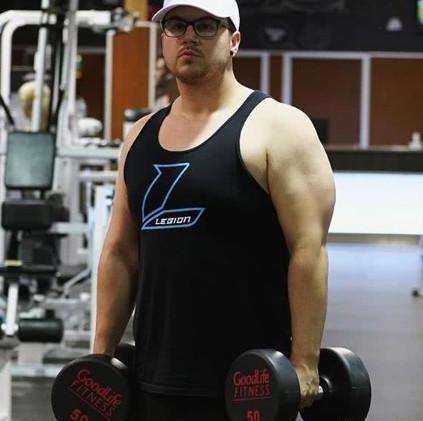 1年半男子从285斤瘦到145斤, 有女朋友后又反弹成臃肿的胖子