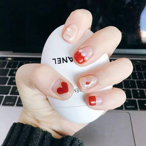 美甲■最近的网红款珍珠美甲,你做了吗?