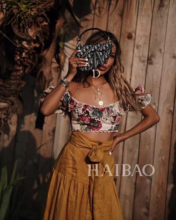 好看| 硬币项链太流行!搭配什么衣服都足够吸睛!