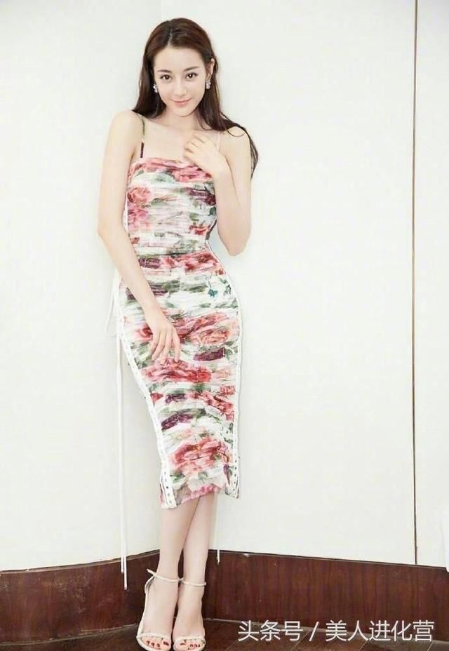 热巴真是太适合杜嘉班纳了，雍容华贵的风格一般人驾驭不了