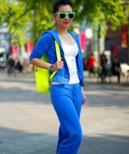 #姑娘#街拍:貌美肤白的小姐姐,展现高挑身段,很不错的姑娘