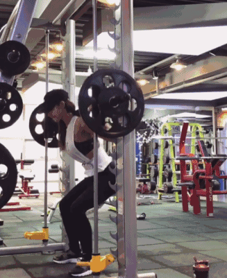 这个“处女脸”的亚洲姑娘，蜂腰翘臀大长腿，迷倒万千宅男!