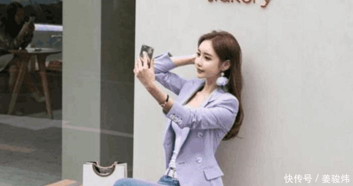 很有品味的牛仔裤美女，摇曳身姿，浑身满满女人味