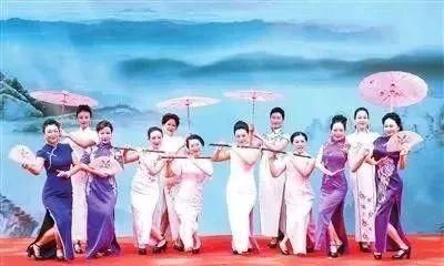 敦煌举办旗袍服饰文化展演