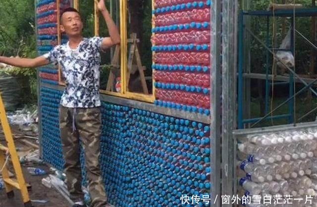 农村小伙用塑料瓶盖房子，人们都说他傻，结果却让人羡慕！