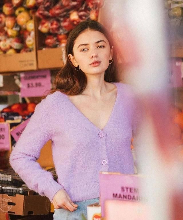  『春天』温柔显白的紫色开衫，教你4种穿法，浪漫一整个春天