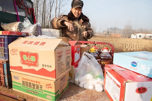  见到：乡村 “露水集”，城里人难见到，集市很早很小，方便群众