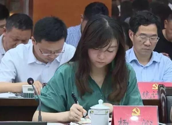 \＂90后\＂美女副县长被免职了