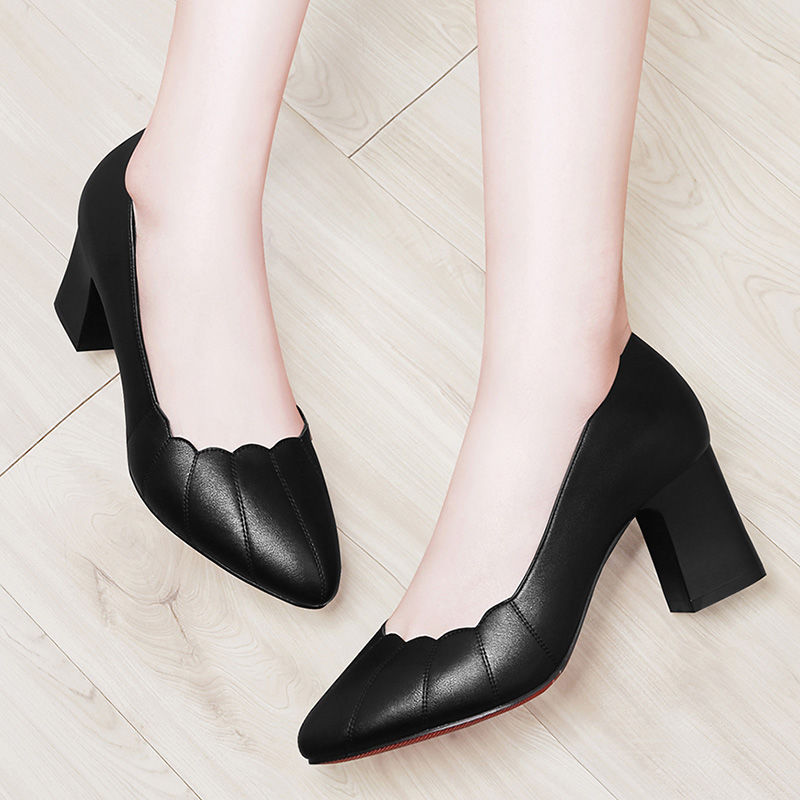 还穿什么高跟鞋，又累又痛!今夏流行“瓢鞋”，时尚又养脚，特美