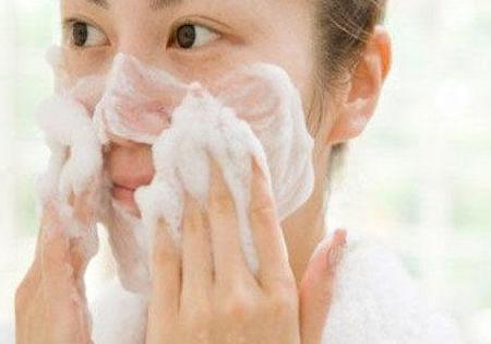 脸上“痘痘”长不停？可能是螨虫在作怪，教你3招，除螨又祛痘！