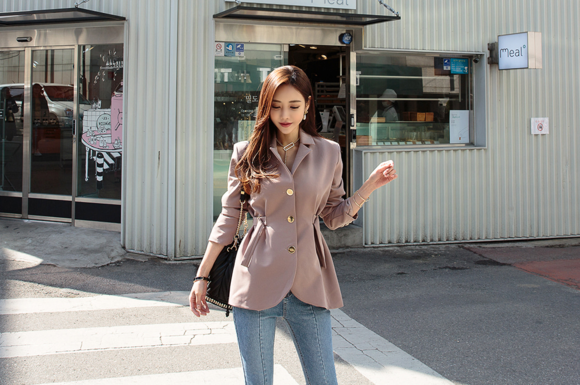 女神孙允珠，奶茶抹色花薰麦香街头小西装