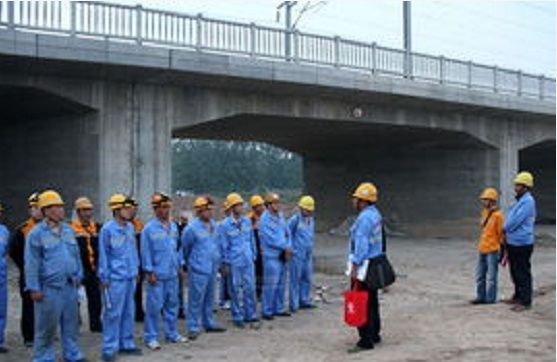 英国主持人在中国高铁痛骂男子，发视频爆中国人家丑，炒作自己?