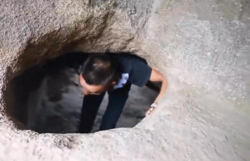 重庆一绝壁发现神秘洞穴群，曾架设过机关暗器，连专家也解释不了