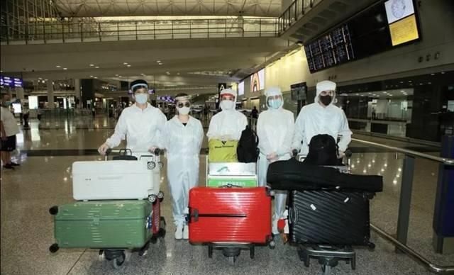  [严严实实]阿娇阿Sa穿防护服戴面罩,杨紫披雨衣加手套,明星开启复工模式防护措施哪家强？