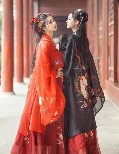 #胸襦裙和#汉服萌新必备科普齐腰襦裙一片式与两片式怎么穿如何区分