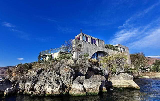 杨丽萍私家花园曝光，依山傍水鸟语花香，网友：简直人间仙境