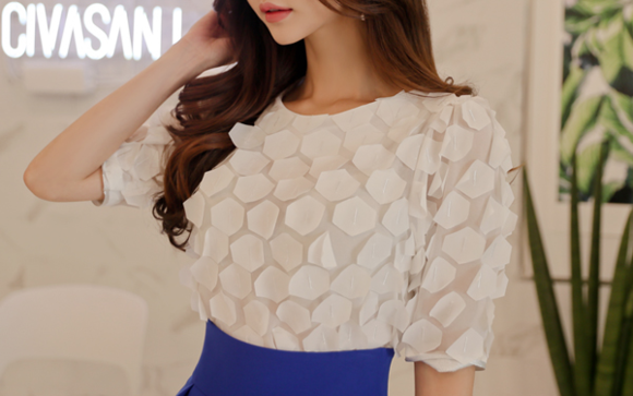 女神孙允珠，拉花奶昔凝霜晴蓝金属鳞片衫