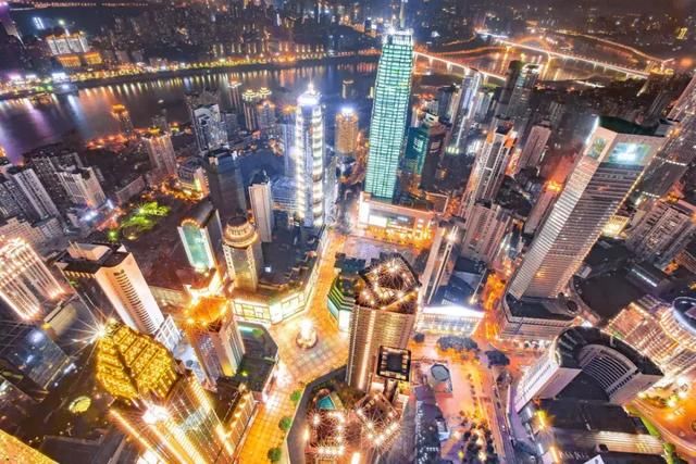 重庆是世界最大的内陆山水城市，也当下最热门的旅游打卡地之一