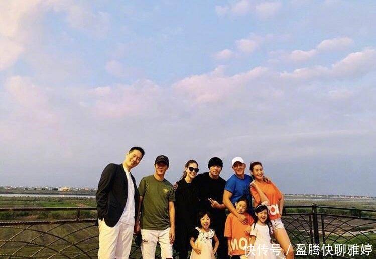 周杰伦和妻子合照