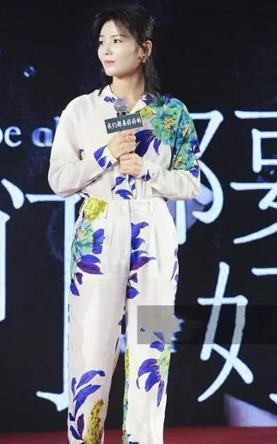 许晴和刘涛同穿连体裤，网友:这就是已婚和未婚的差距吗