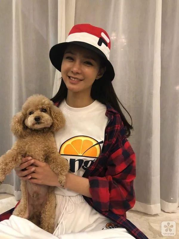 护肤｜雪莉发自拍白成一道光，但那些曾是黑皮肤的女明星是如何变