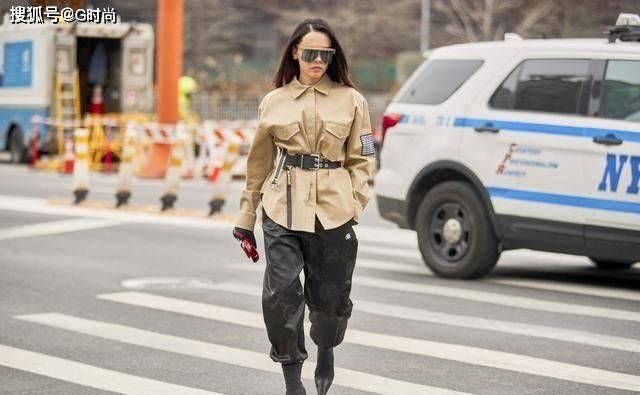  『出场』时尚大咖都在用束脚裤耍酷，出场自带大佬气场，选它准没错
