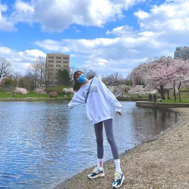  潮牌@SNKR Girls送鞋丨男友衬衫、潮牌、球衣...性感又会搭，就是这期球鞋女生们！4.20-4.26
