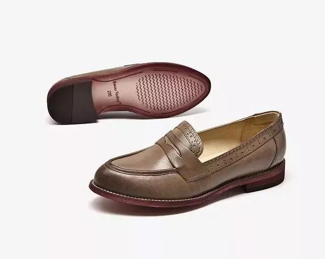 这双鞋流行了近百年，经典就是永不过时