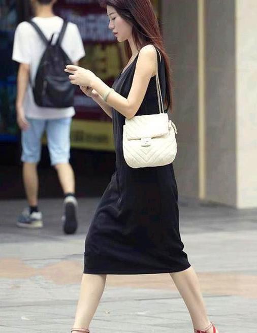 【美感】街拍:气质清雅动人的小美女,成熟知性,美感十足