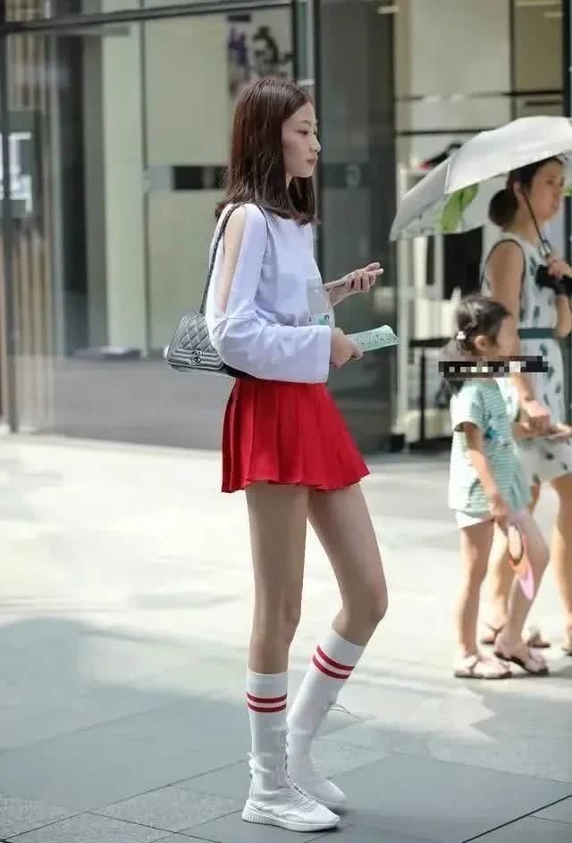  [气质]短裙长腿美女，气质优雅，清爽迷人