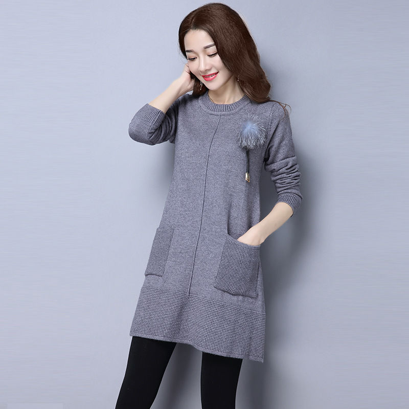 48岁大姑,入秋从不穿阔腿裤!只穿这高贵裙,嫩美像29小姐姐