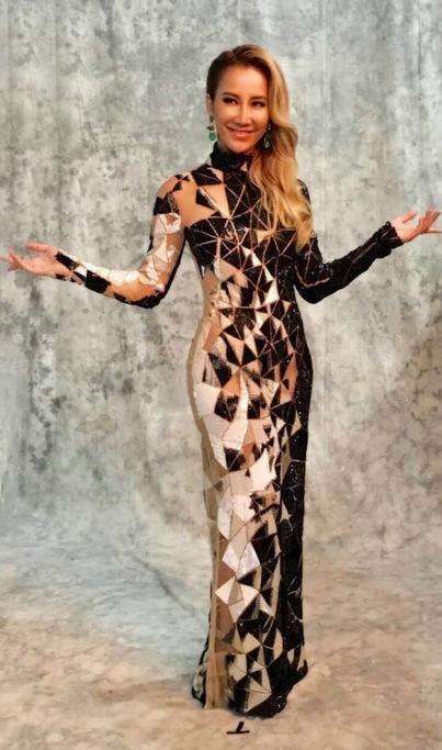 42岁李玟素颜出席活动, 皮肤松弛鼻子塌陷, 网友: 后遗症爆发了?