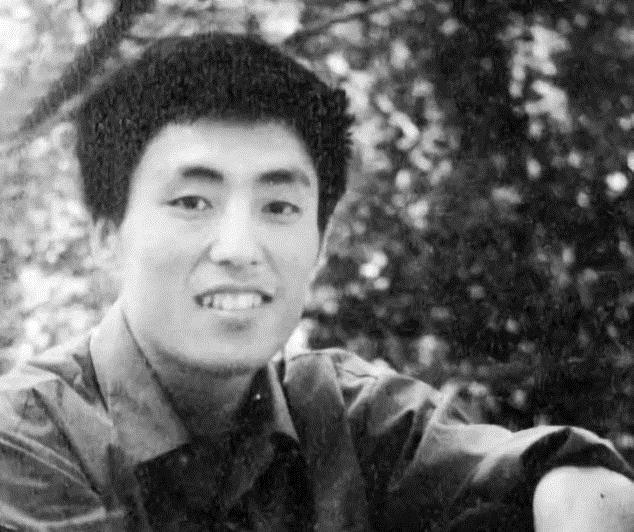 『巩俐』为了巩俐,张艺谋抛弃原配肖华,肖华现在过得怎么样了?