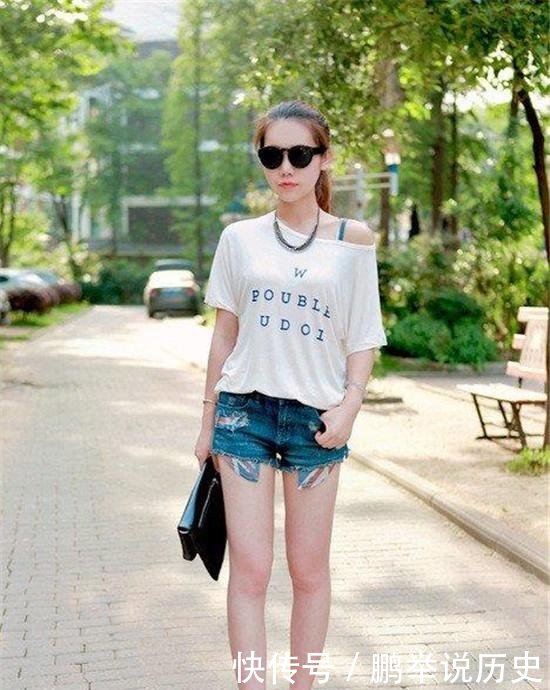『 美女』图二美女身材傲人, 图五美女手里的大香蕉是亮点, 实在太抢镜!,街拍
